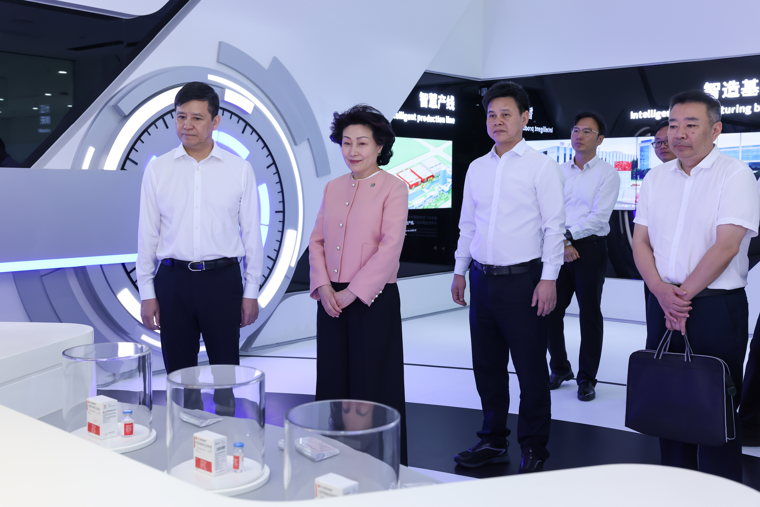 ����ʡ�˴�ί�������������ί���������һ�е�����������